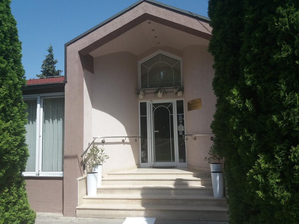 B&B Vila Bela Ruza Sremska Mitrovica Extérieur photo
