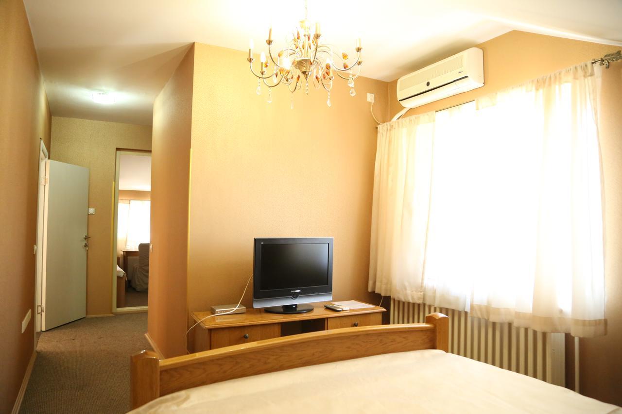 B&B Vila Bela Ruza Sremska Mitrovica Extérieur photo