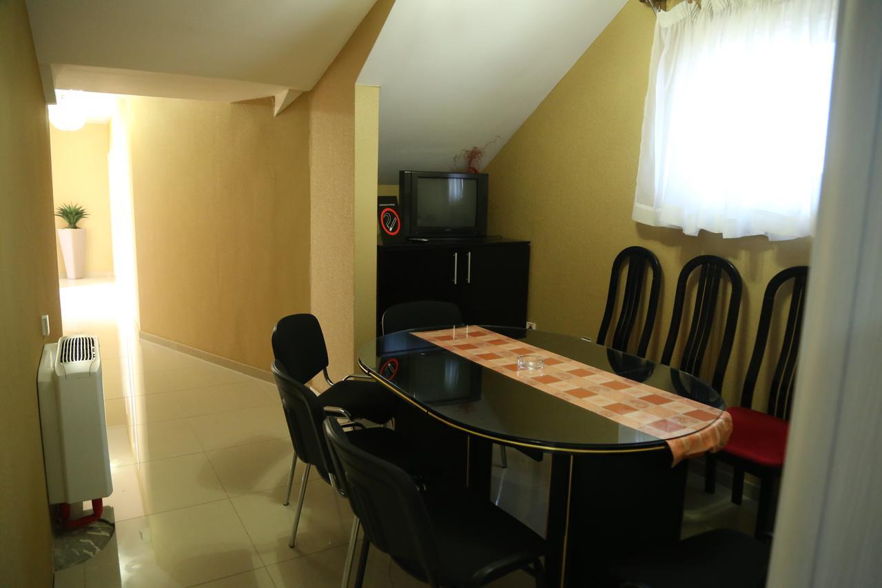 B&B Vila Bela Ruza Sremska Mitrovica Extérieur photo